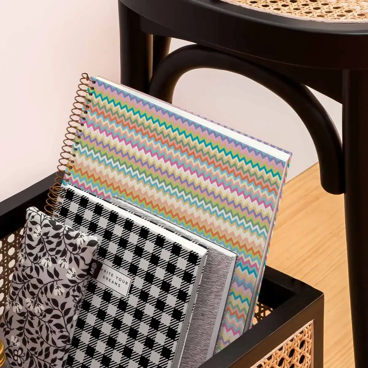Notebook Lifestyle Rigide A4 Quadri. 5x5mm 120feuil. 4coul. Zigzag photo du produit