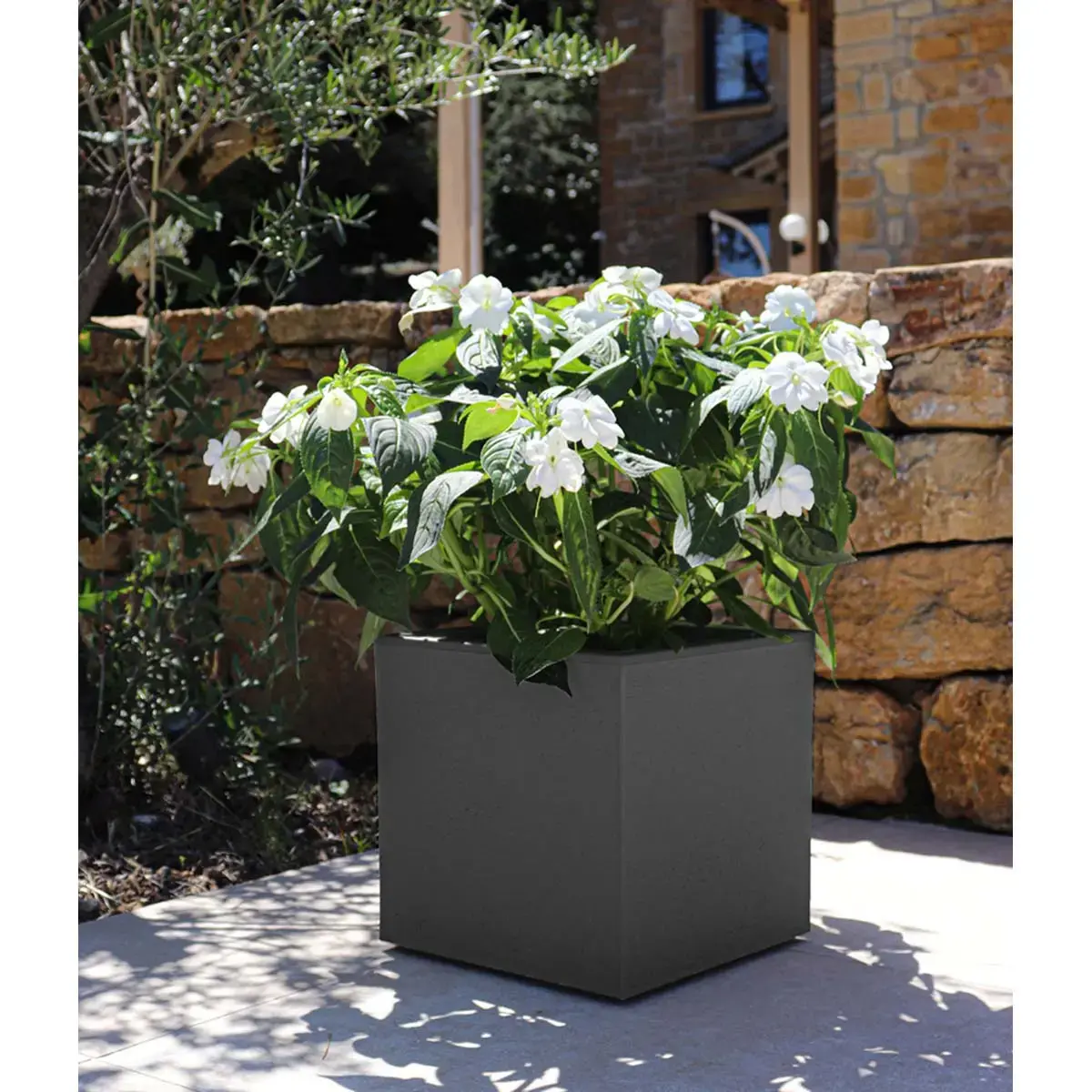 Bac &agrave; plantes BASALT UP, cubique, 295 mm, anthracite - Eda Fontaine photo du produit