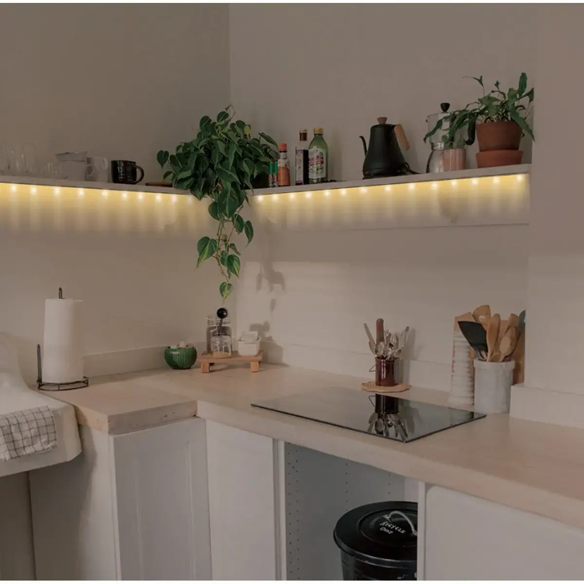 Ruban LED RVB avec télécommande, autocollant, 3 m - Logilink photo du produit