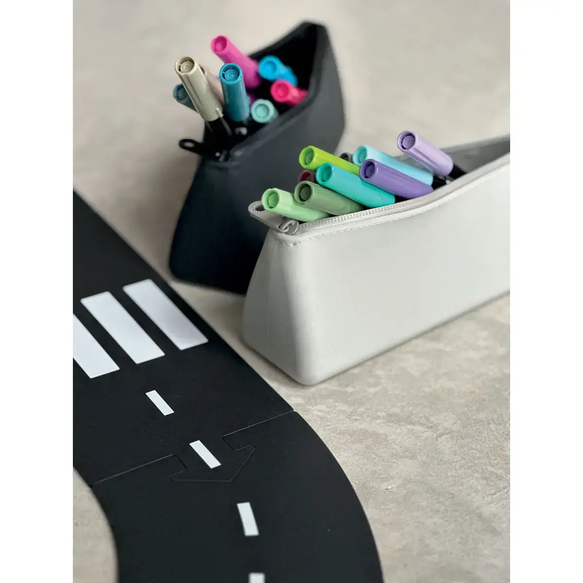 Présentoir de trousses triangulaires en silicone Up North 12 unités - Apli photo du produit
